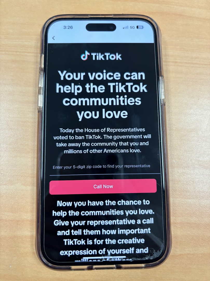 TikTok+users+were+notified+of+the+potential+ban+the+app+faces.